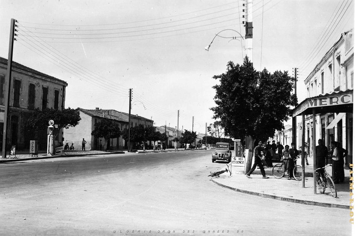 Sainte Barbe du Tlelat 504- Rue principale COLLECTION DES AMIS DE ND DE SANTA CRUZ.jpg